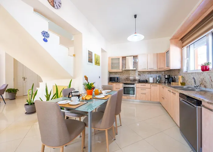 Mediterranean Luxury * יאליסוס